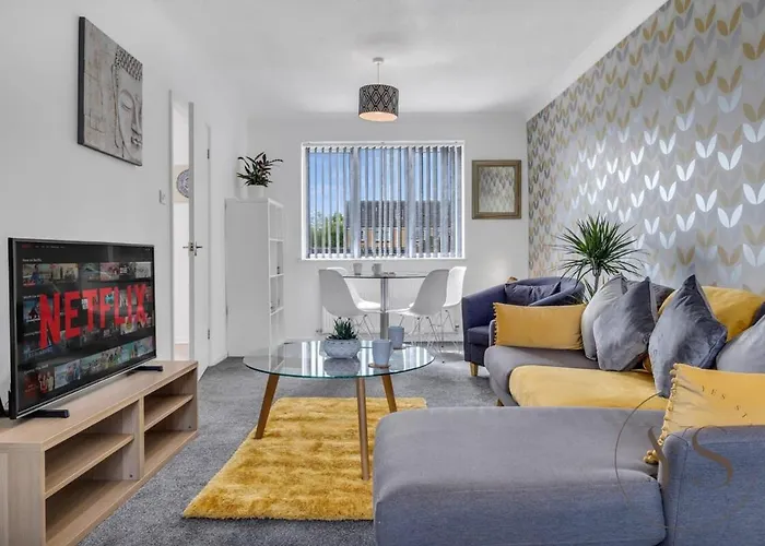 Stylish 3Br Home - Beautiful Garden - Parking