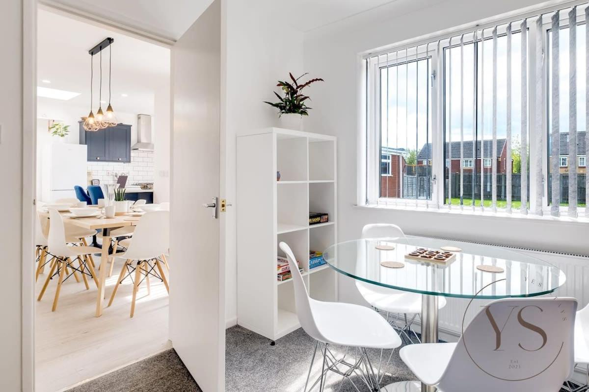 Stylish 3br - Beautiful Garden - Parking West Bromwich