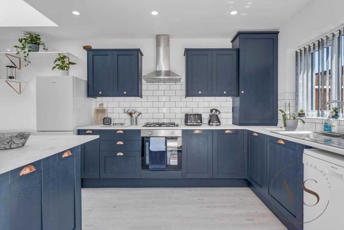 Stylish 3br - Beautiful Garden - Parking *