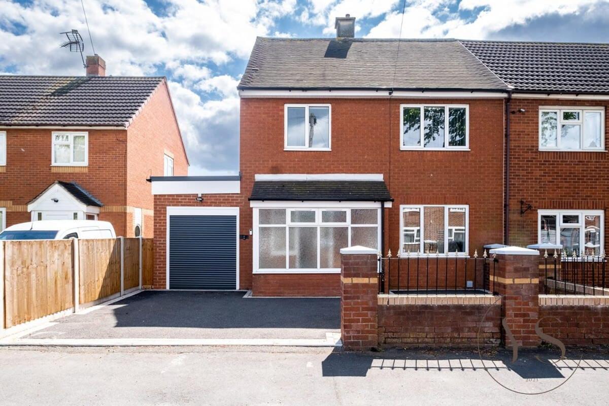 Stylish 3br - Beautiful Garden - Parking