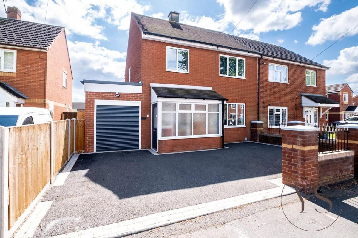 Holiday home Stylish 3br - Beautiful Garden - Parking *