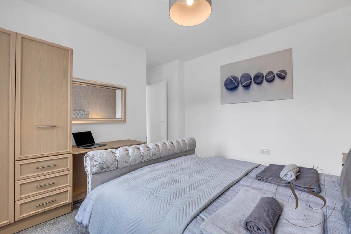 Stylish 3br - Beautiful Garden - Parking Holiday home