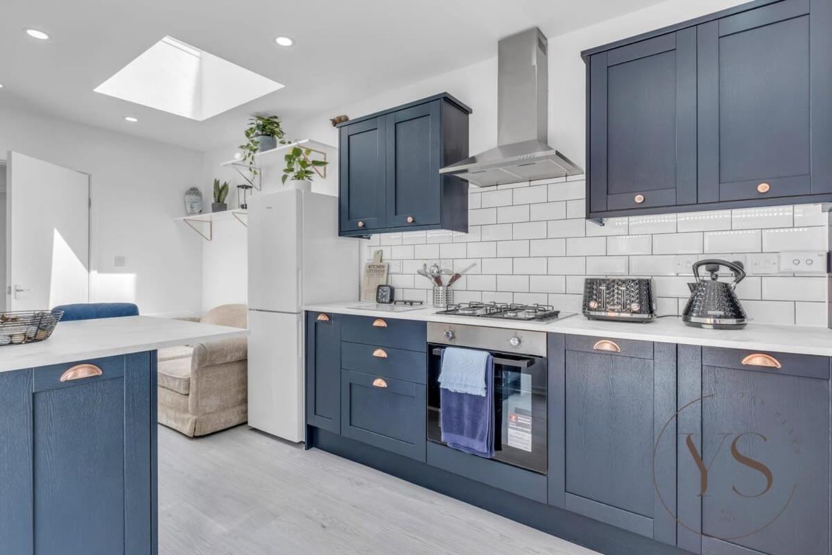 Stylish 3br - Beautiful Garden - Parking *