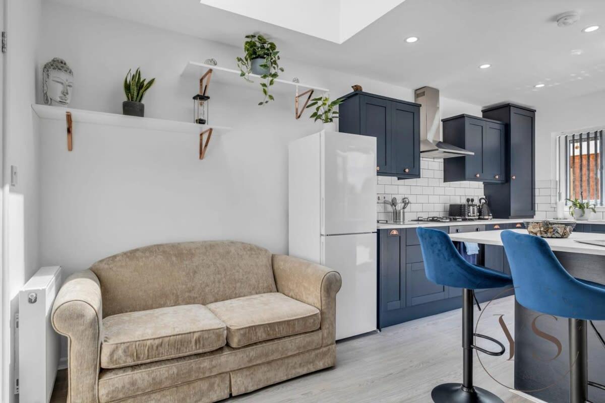 Stylish 3br - Beautiful Garden - Parking *